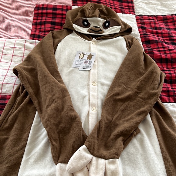 Sloth Women’s Pajamas - Picture 2 of 8